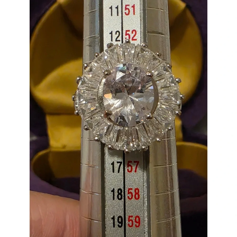 Vintage Art Deco Oval Cubic Zirconia Ballerina‎ Halo Cocktail Ring Size 7
